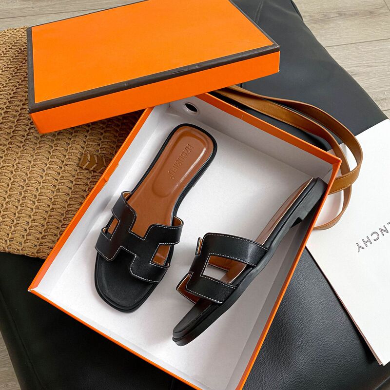 Women's Outdoor Slippers 2026 New Trendy Ins Style Spring and Summer Versatile Fashion Beach Flat Slide Sandals
