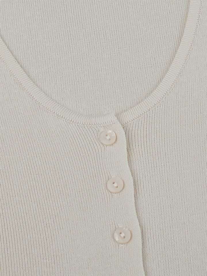 Đầm ngắn dáng chữ A cổ V sâu cài khuy một hàng, tay ngắn dệt kim, eo cao tôn dáng — 100% viscose, Có sẵn đủ màu, đủ size, trọng lượng: 290g, Màu be, Màu kaki chi tiết 19