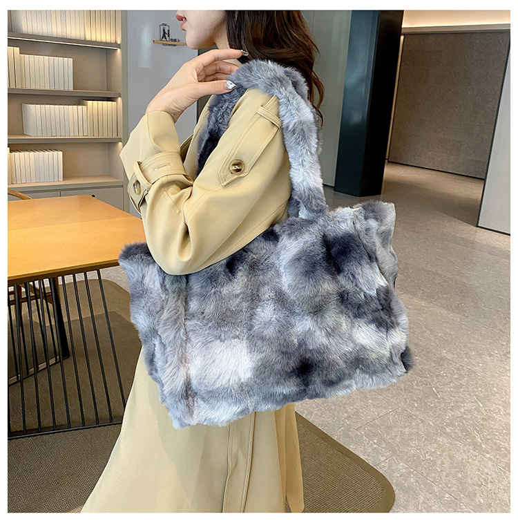 Femmes Grande Toutes Les Saisons Peluche Couleur Unie Élégant Style Vintage Carré Boucle Magnétique Sac À Main Sac Sous Les Bras display picture 6