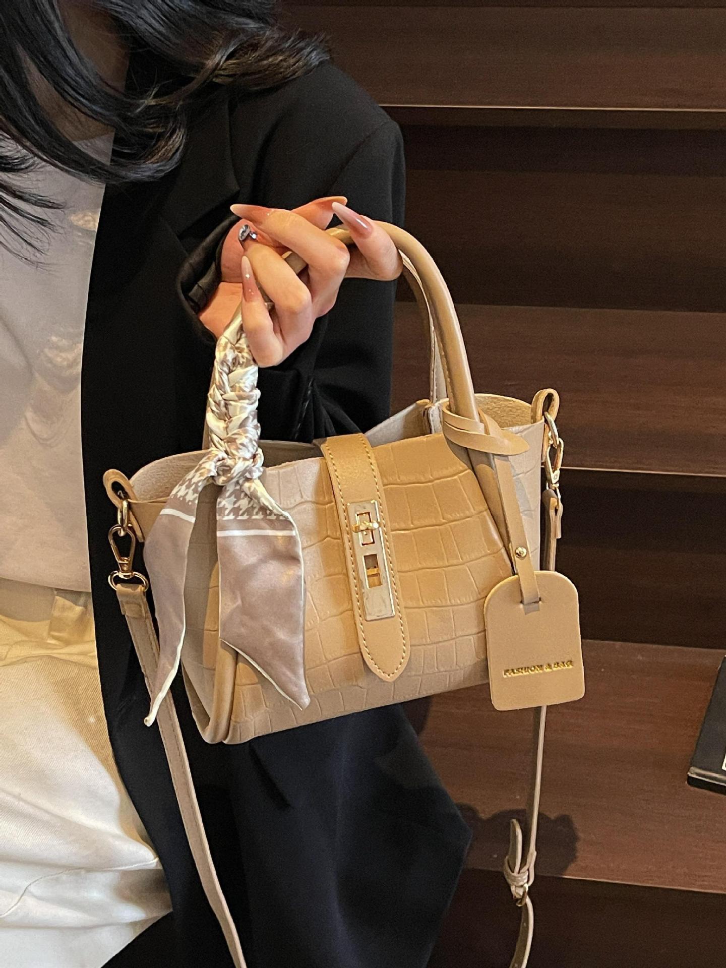 Bolso de lujo con patrón de cocodrilo transfronterizo de comercio exterior para mujer 2025 nuevo bolso de mensajero de todo fósforo de moda bolso de cubo coreano