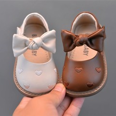 子供の倉庫のウサギのの女の子の韓国版の学歩の靴の2025春秋の新型の蝶結びの1-2歳の子供の柔らかい底の小さい靴