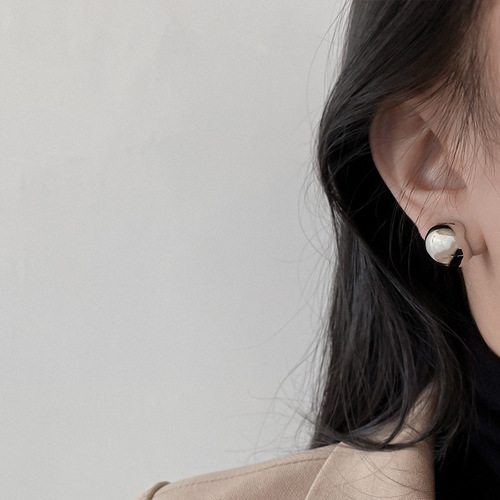 High-end metal ball earrings, feminine mosquito-repellent coils, French ear clips, no piercing earrings, cool and simple style