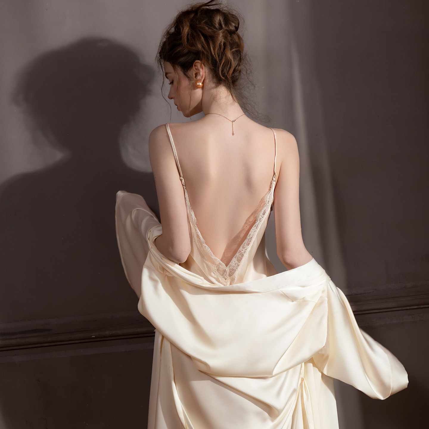 Set, top with cups, champagne color