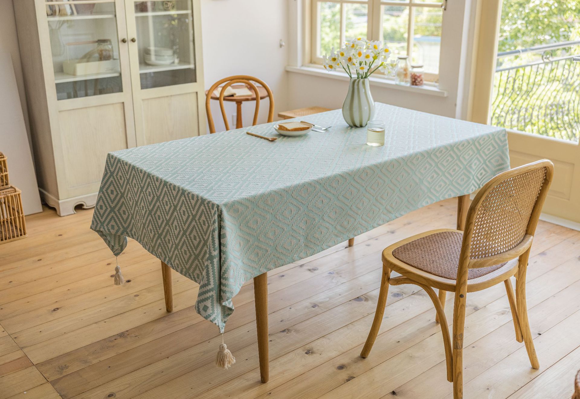 绿色小菱形 四个白流苏