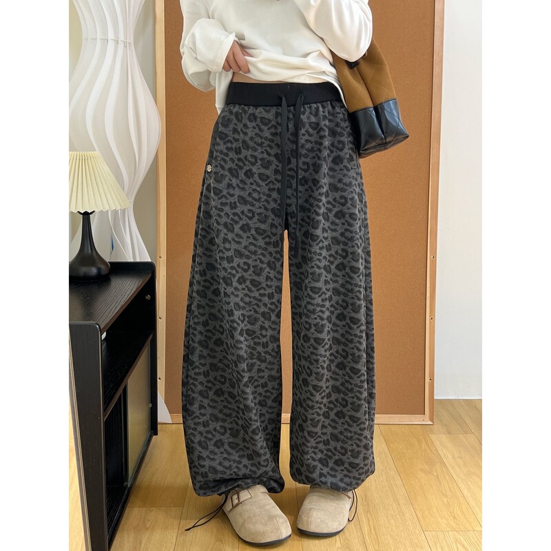 Black and gray stylish leopard print pants for women, 2026 autumn and winter new high-waisted cuffed two-way wear fleece-lined drapey wide-leg pants Black and gray stylish leopard print pants for women, 2026 autumn and winter new high-waisted cuffed two-way wear fleece-lined drapey wide-leg pants