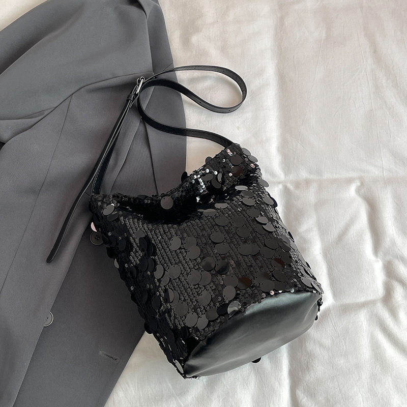 Bolso de paleta de verano popular para mujeres 2024 nueva moda de gran capacidad de hombro mochila de viaje casual bolso de cubo