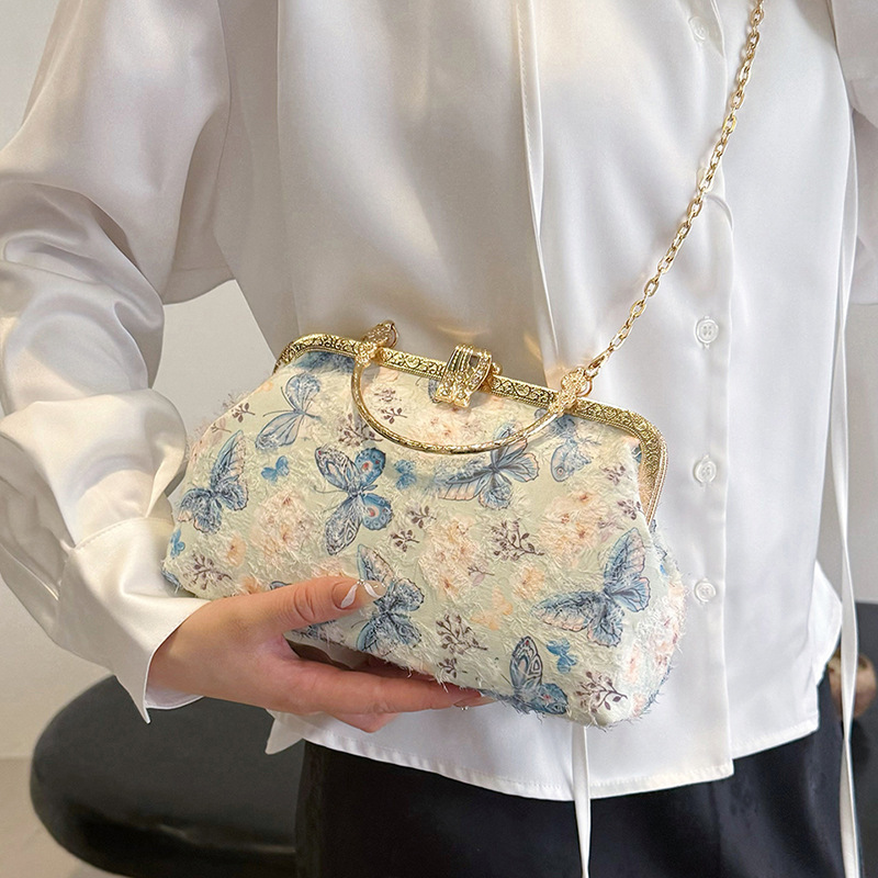 New Chinese Hanfu Cheongsam Bag Women's 2024 New Guofeng Butterfly Evening Bag Fashionable Chain Shoulder Crossbody Bag New Chinese Hanfu Cheongsam Bag Women's 2024 New Guofeng Butterfly Evening Bag Fashionable Chain Shoulder Crossbody Bag