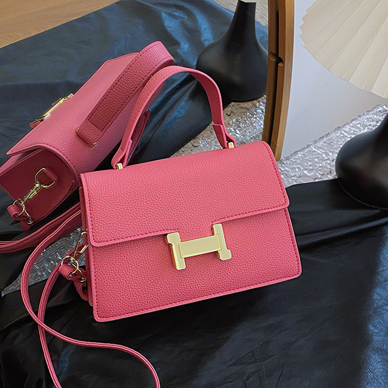 Bolso popular este año 2024 nueva textura bolso de mano cuadrado lichi patrón bolso de viaje de mujer mochila de hombro casual