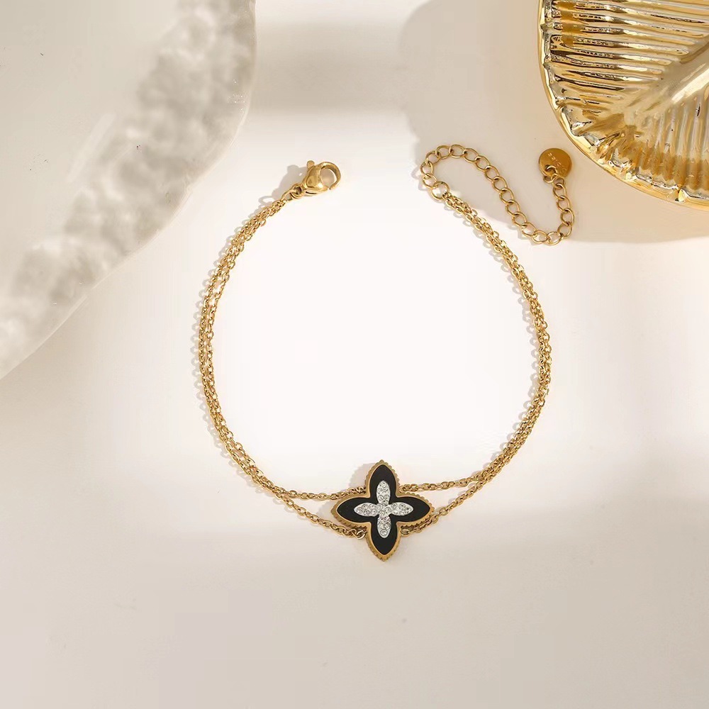 Pulsera de trébol de acero titanium vendedora caliente transfronteriza europea y americana con incrustaciones de concha pulsera colgante pulsera de diseño avanzado sin desvanecimiento al por mayor