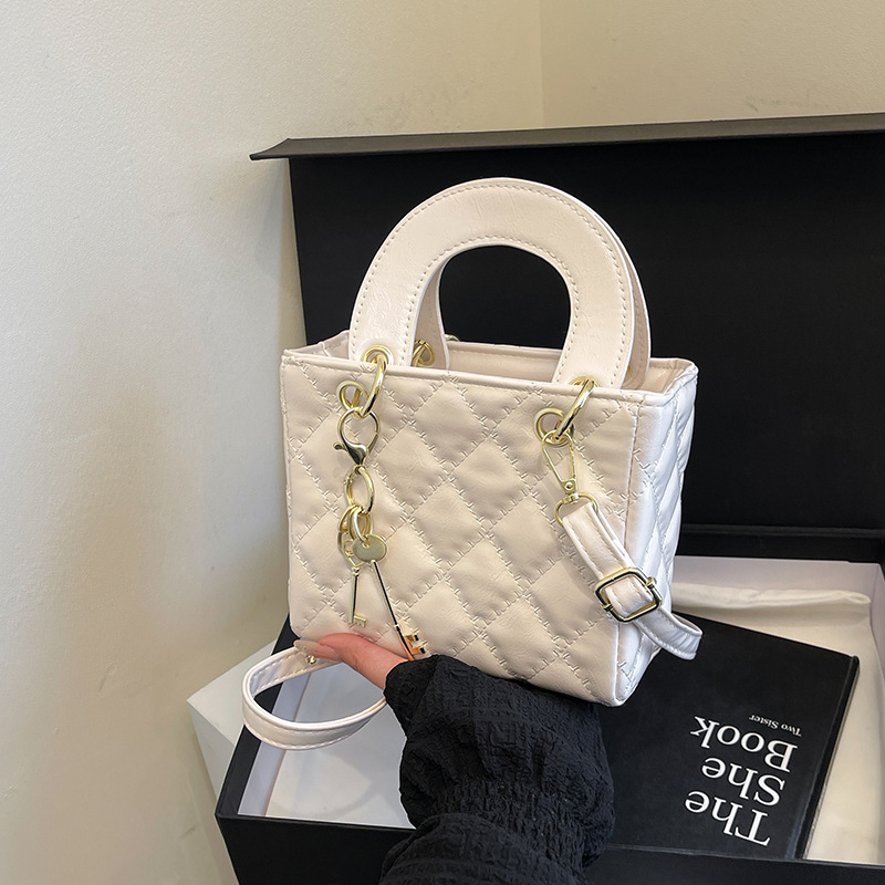 High-end Western Style Small Bag Women's 2025 New Arrival Shoulder Crossbody Bag Fashionable Embroidery All-match Portable Daffy Bag