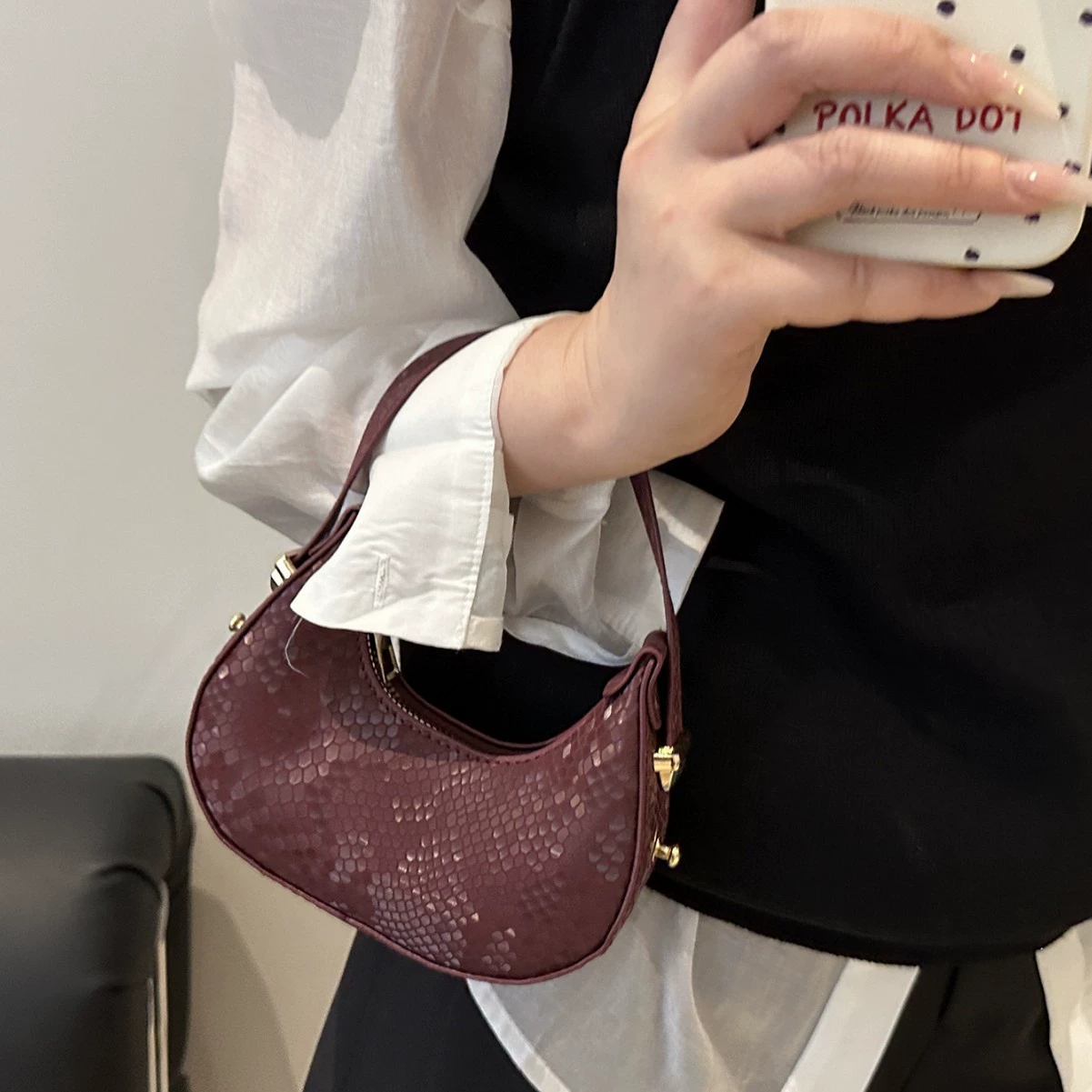 Модная мини-сумочка 2025 года, новая женская повседневная легкая сумка в западном стиле, форма полумесяца, с возможностью возврата денег через границу.