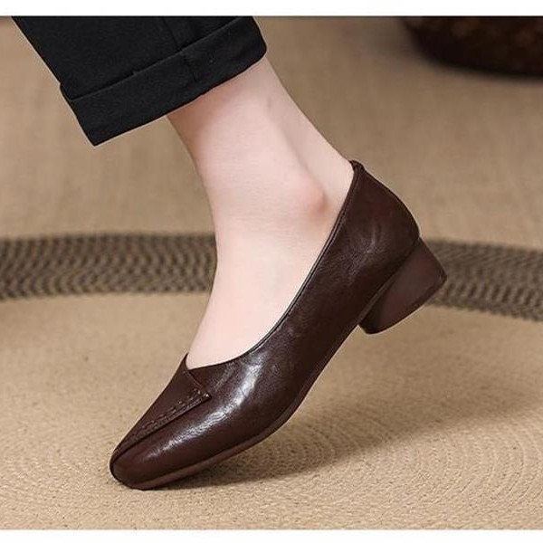 Cabeza cuadrada cómoda zapatos de talón bajo superficial 2026 nuevos zapatos de mujer primavera y verano de cuero suave zapatos de madre retro
