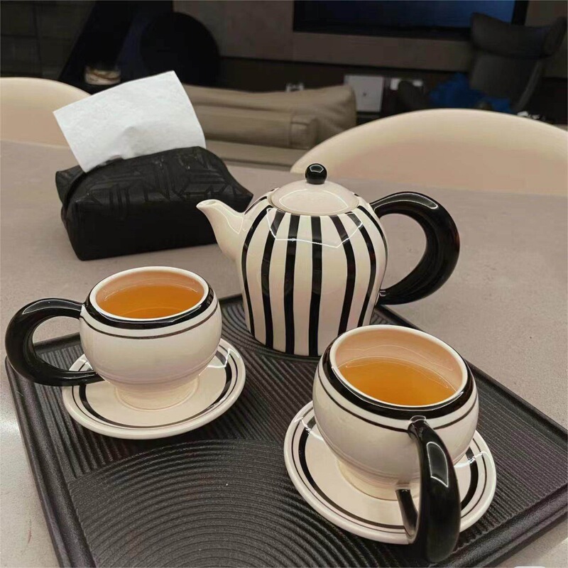 Creative Middle Ancient Flower Tea Set Retro Style Household Cold Water Kettle suit Afternoon Tea Couple Coffee Cup Saucer suit Creative Middle Ancient Flower Tea Set Retro Style Household Cold Water Kettle suit Afternoon Tea Couple Coffee Cup Saucer suit