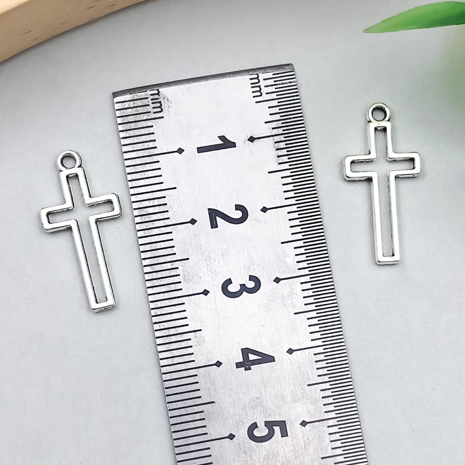 1 ancient silver hollow cross 23x11mm-0.55g-22330