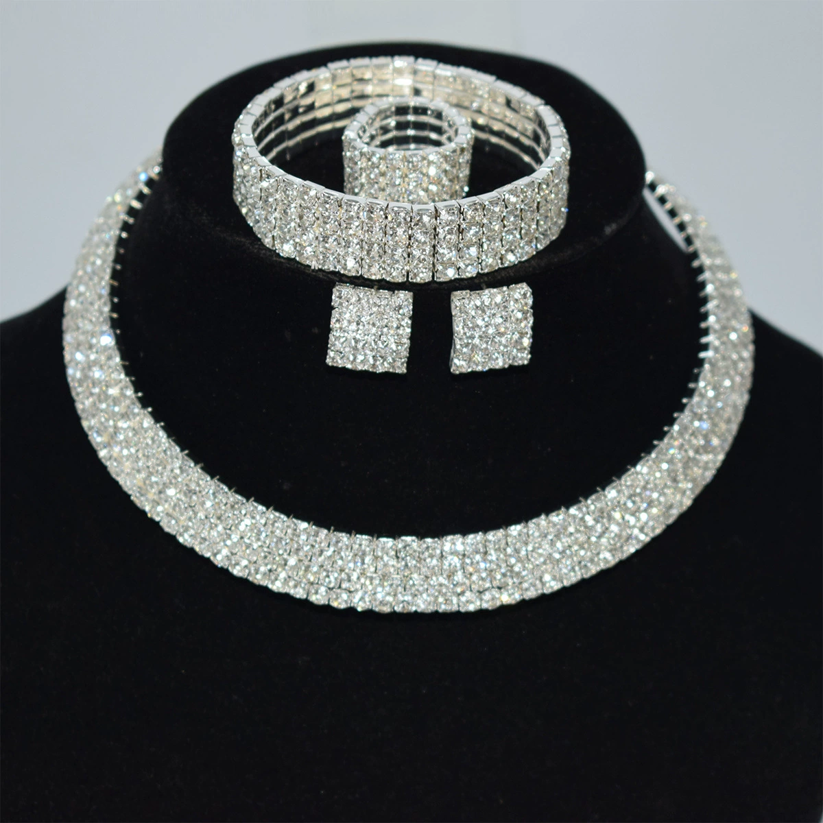 Accessory for bride, choker, bracelet, earrings, set, necklace, chain, gold and silver
