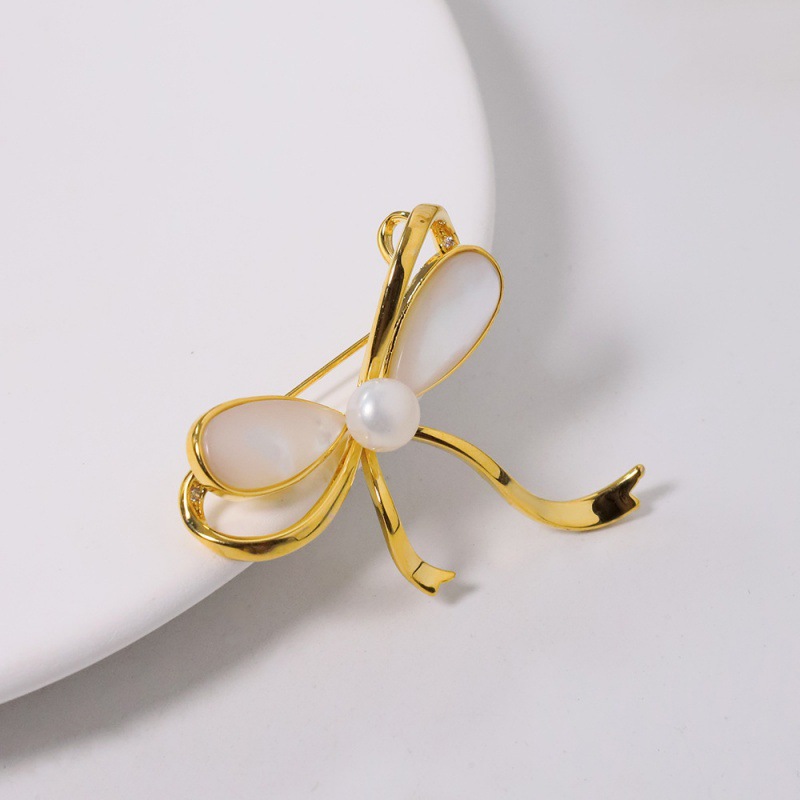 Broche de mariposa de alta calidad nicho mayorista de alta calidad broche elegante temperamento fijo ropa traje joyas de perlas