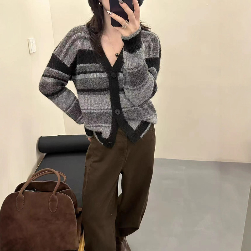 复古撞色V领毛衣外套女秋冬2025秋季新款小个子条纹针织开衫上衣|undefined