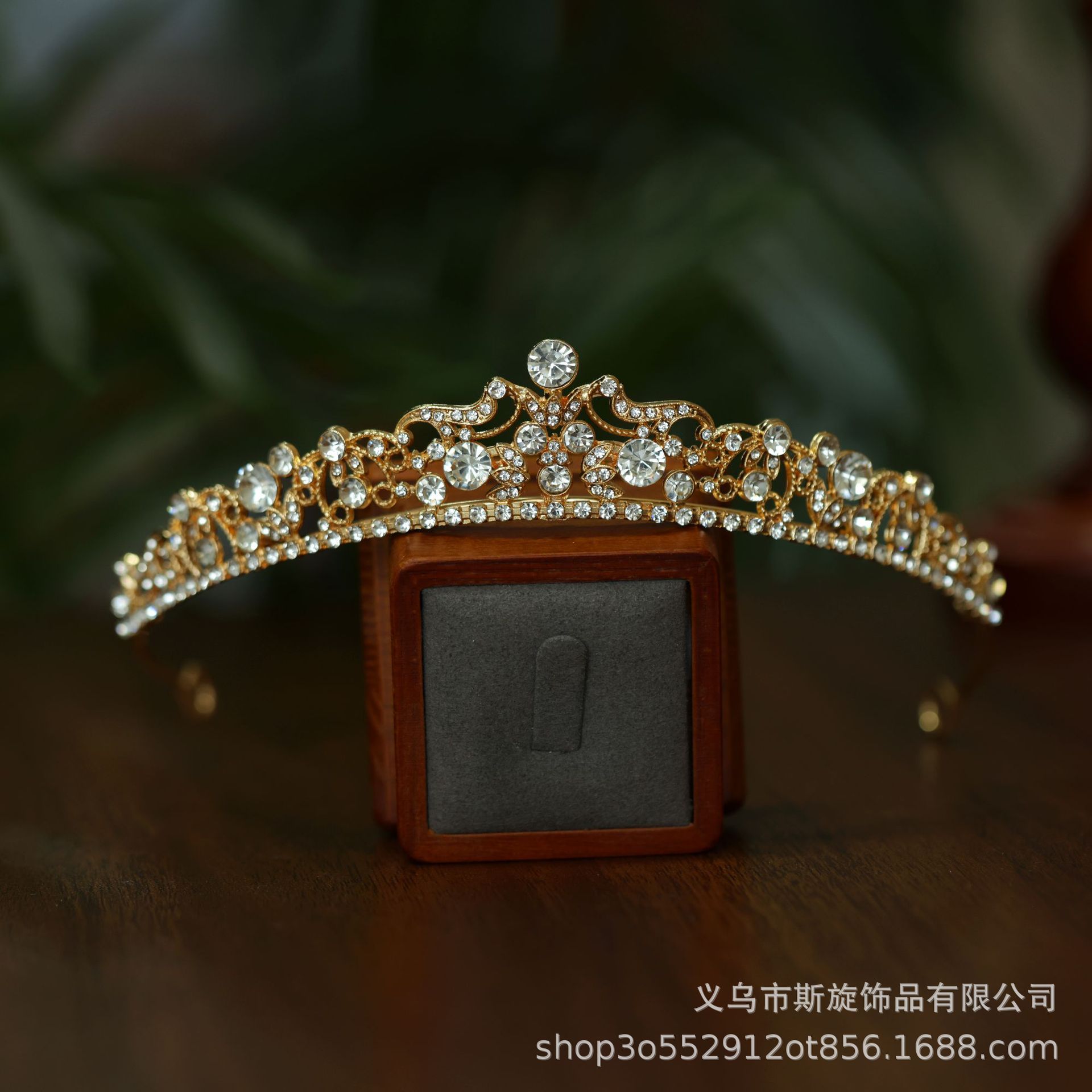 新娘皇冠头饰欧美精致婚纱礼服配饰合金满钻简约结婚头饰跨境头箍