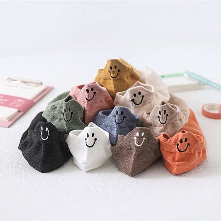 Calcetines de algodón de verano talón lindo japonés dibujos animados ojos sonrisa bordado mujeres Calcetines