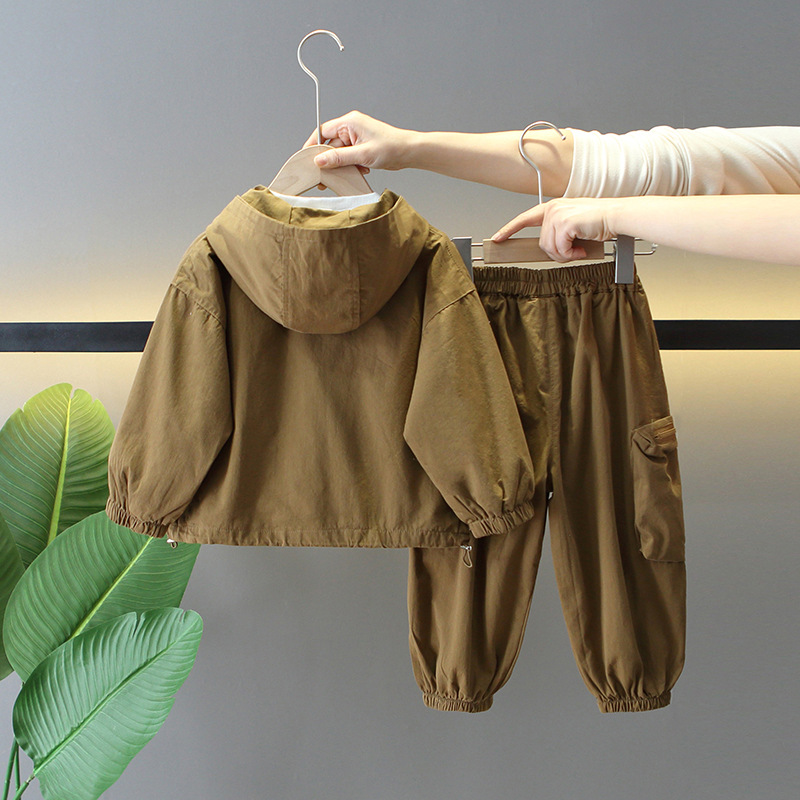 6129 Traje de primavera y otoño para niños 2025 nuevo estilo fresco y guapo primavera versión coreana de tres piezas bebé frita calle guapos ropa de trabajo marea