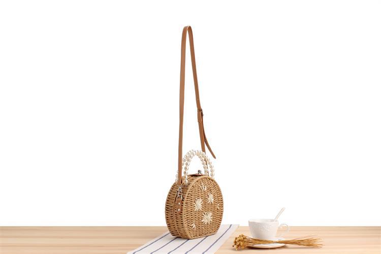 Women's Gender Women's Small Straw Solid Color Vintage Style Classic Style Semicircle Lock Clasp Straw Bag