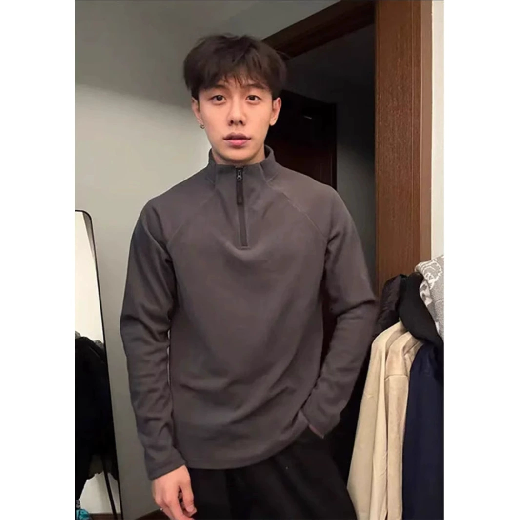 Темно-серая полузастежка на молнии