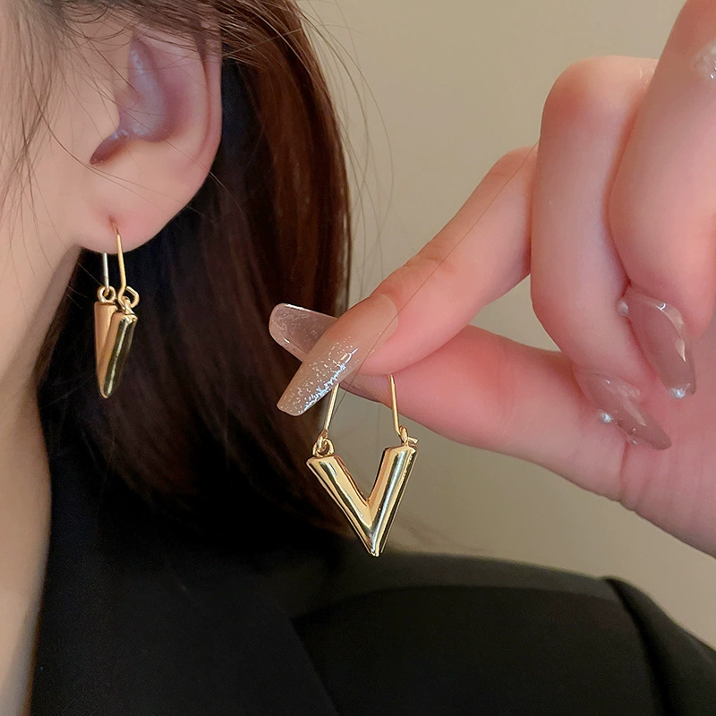 Earrings silver‑needle, simple elegant designs, lightweight, multiple styles and colors
