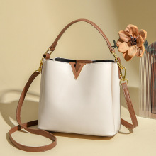 牛蜡皮v水桶包2025新款时尚小众真皮女包洋气网红单肩斜挎手提包