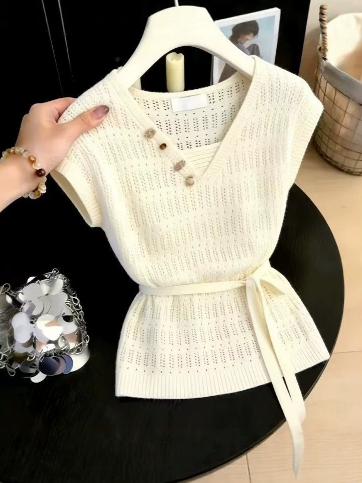 Áo thun nữ cổ chữ V phong cách Pháp, kiểu dáng ôm vừa vặn — màu mơ