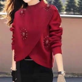 2025年秋冬新款半高领宽松红色针织衫不规则设计感钉珠洋气毛衣女