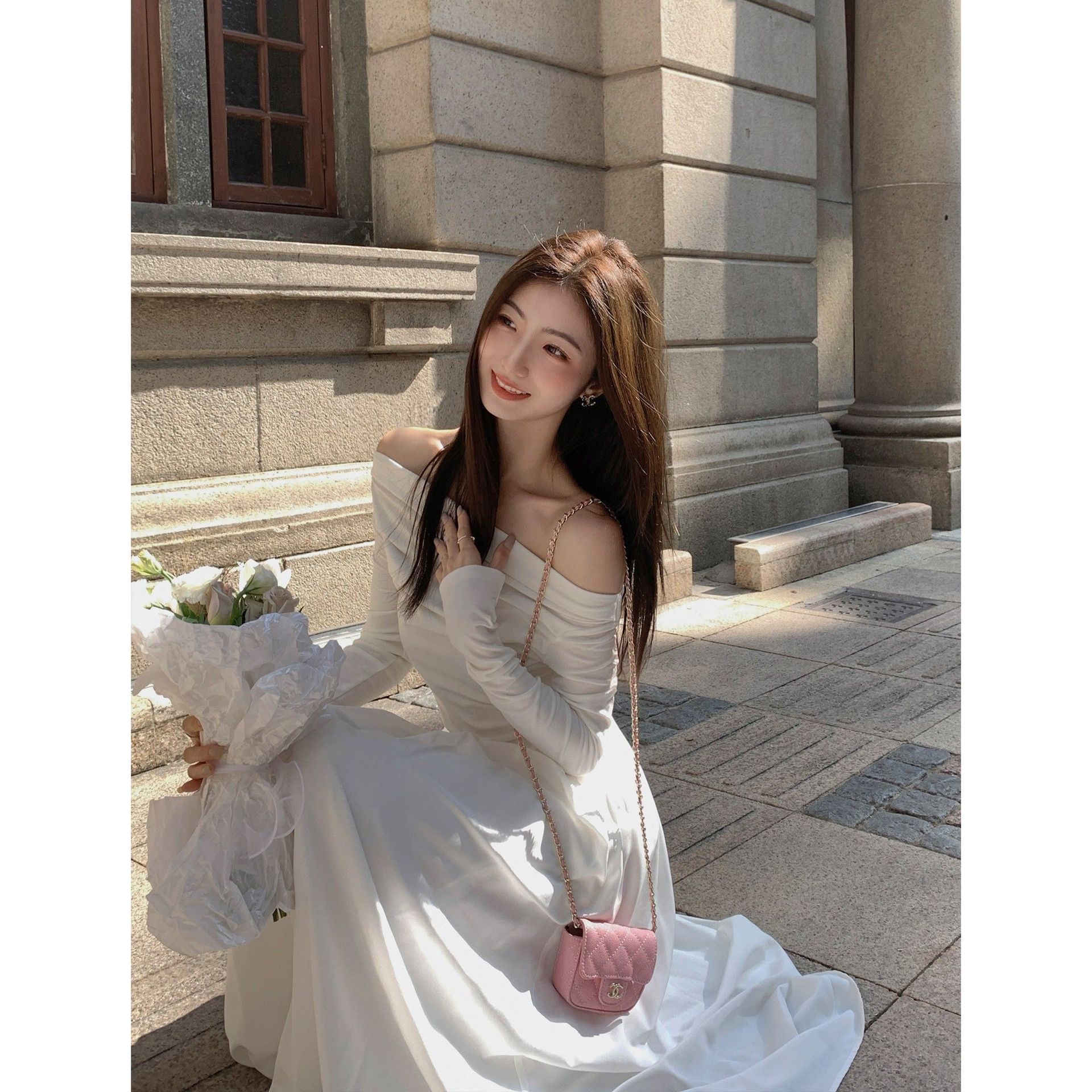 Sexy One-Shoulder White Long-Sleeved Dress for Women Early Autumn 2025 New Waist-Cinching Elegant Autumn Long Skirt