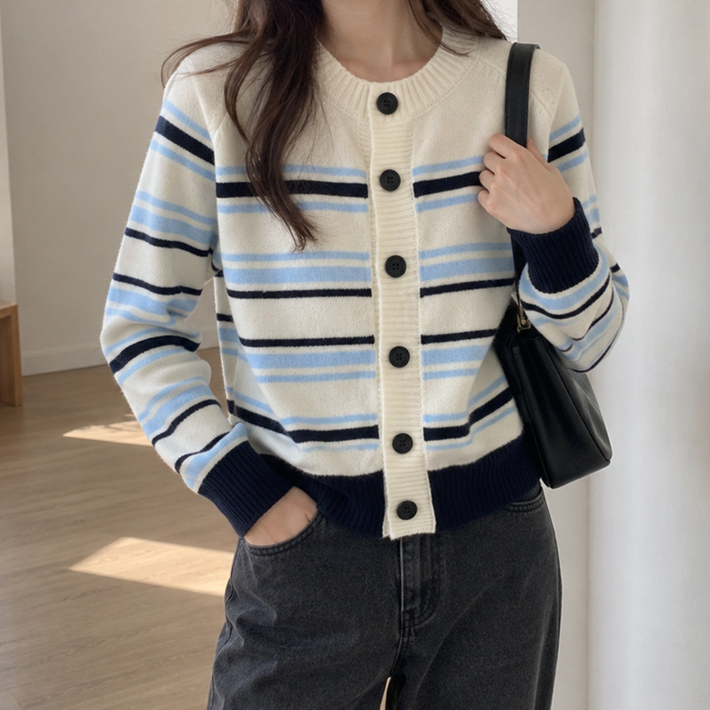 Korean-style retro color-block striped cardigan, women's round-neck, single-breasted, short knit sweater, loose-fitting and slimming top Korean-style retro color-block striped cardigan, women's round-neck, single-breasted, short knit sweater, loose-fitting and slimming top