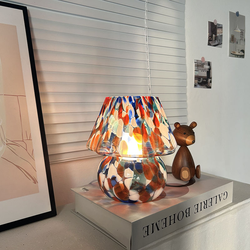 Lámpara de hongo en forma de flor creativa transfronteriza Lámpara de noche simple de estilo crema Lámpara de mesa de decoración de ambiente de niña linda in