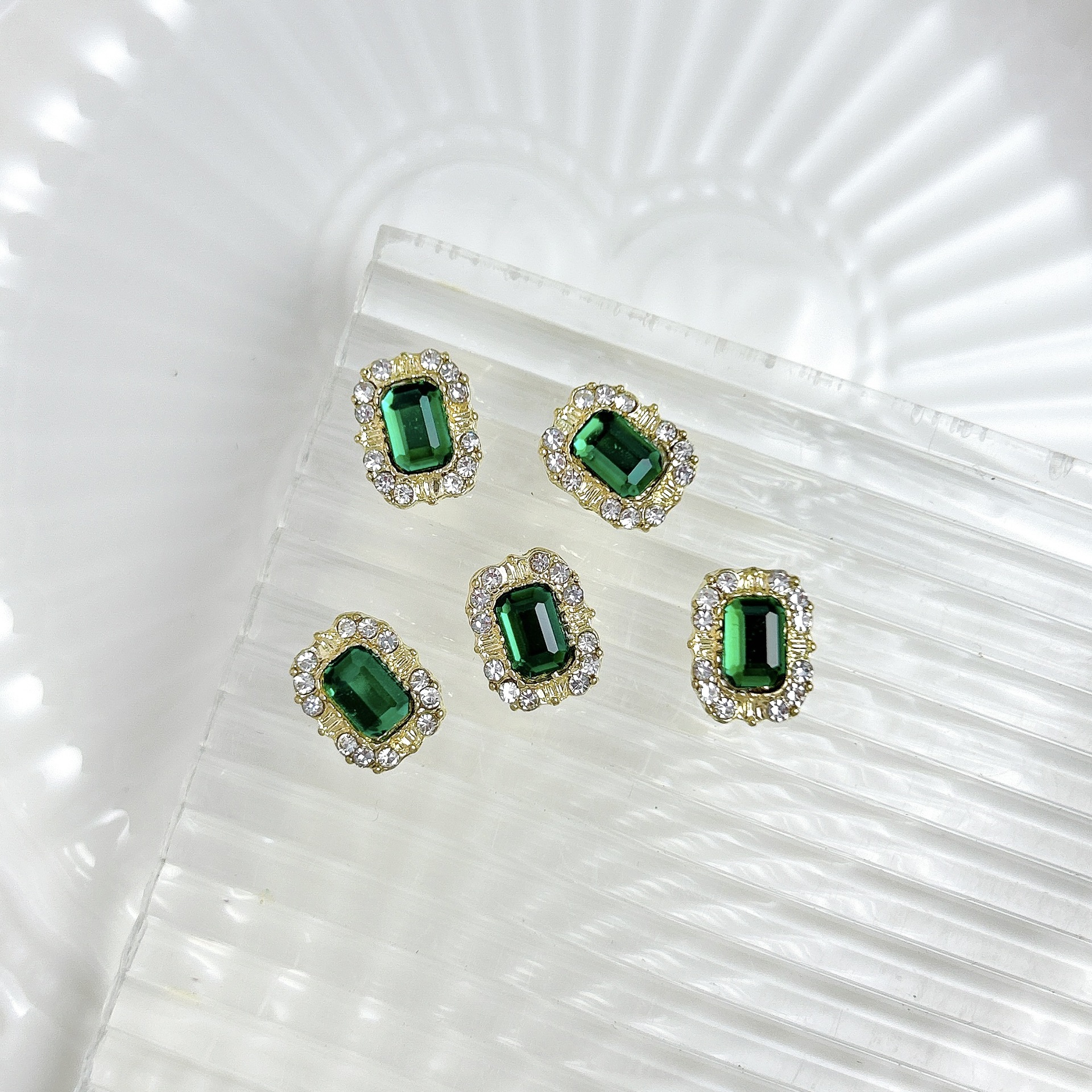Nueva aleación china joyas de manicura taladro explosión grasa flash Fang amor gota de agua XiFeiYuan la misma armadura de la corte con taladro