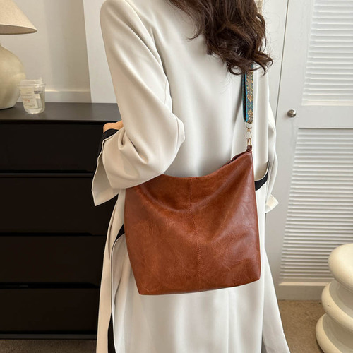 New European and American-style fashion tote, shoulder, and crossbody bag—large-capacity, solid-color PU design, trendy women's shoulder bag