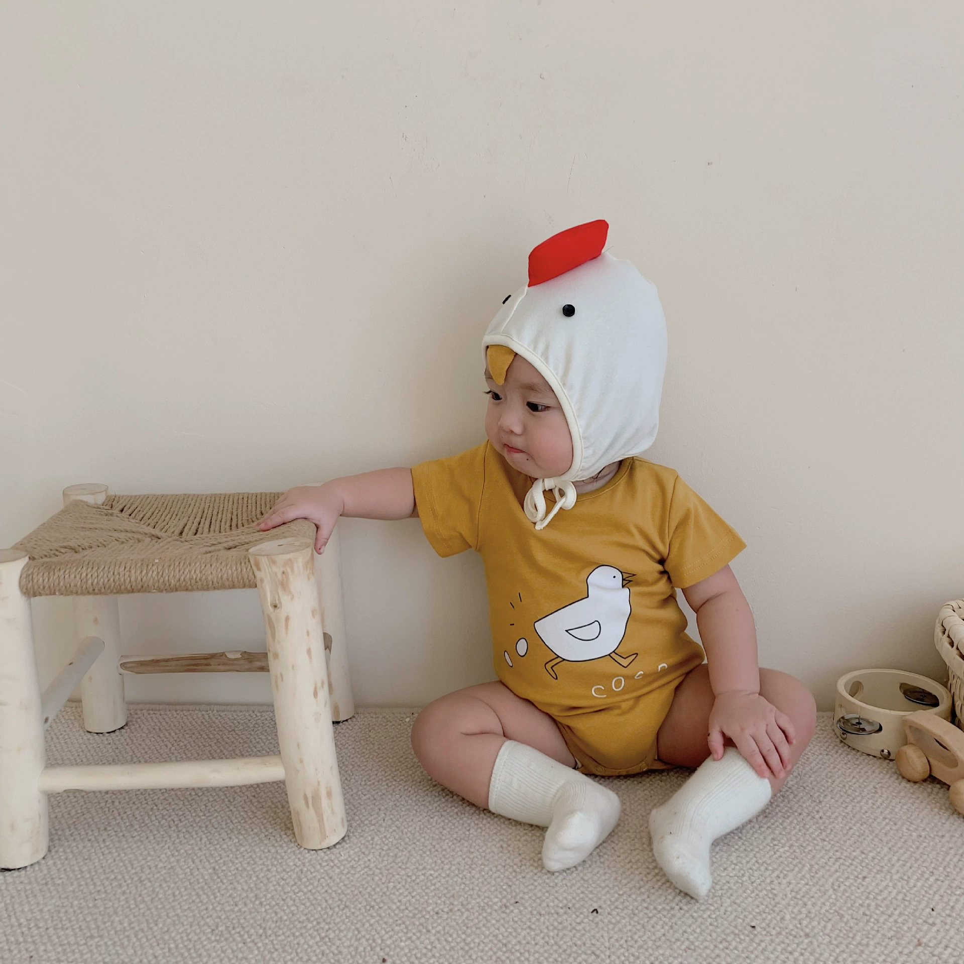 Летний комбинезон для малышей 2025 года, новый, в стиле INS, с принтом «цыпленок, который кладет яйца», короткий рукав, для прогулок