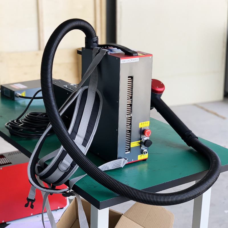 Máquina de Limpieza Láser Pulsado Tipo Mochila, Desoxidación, Desengrase y Despintado, para Metal