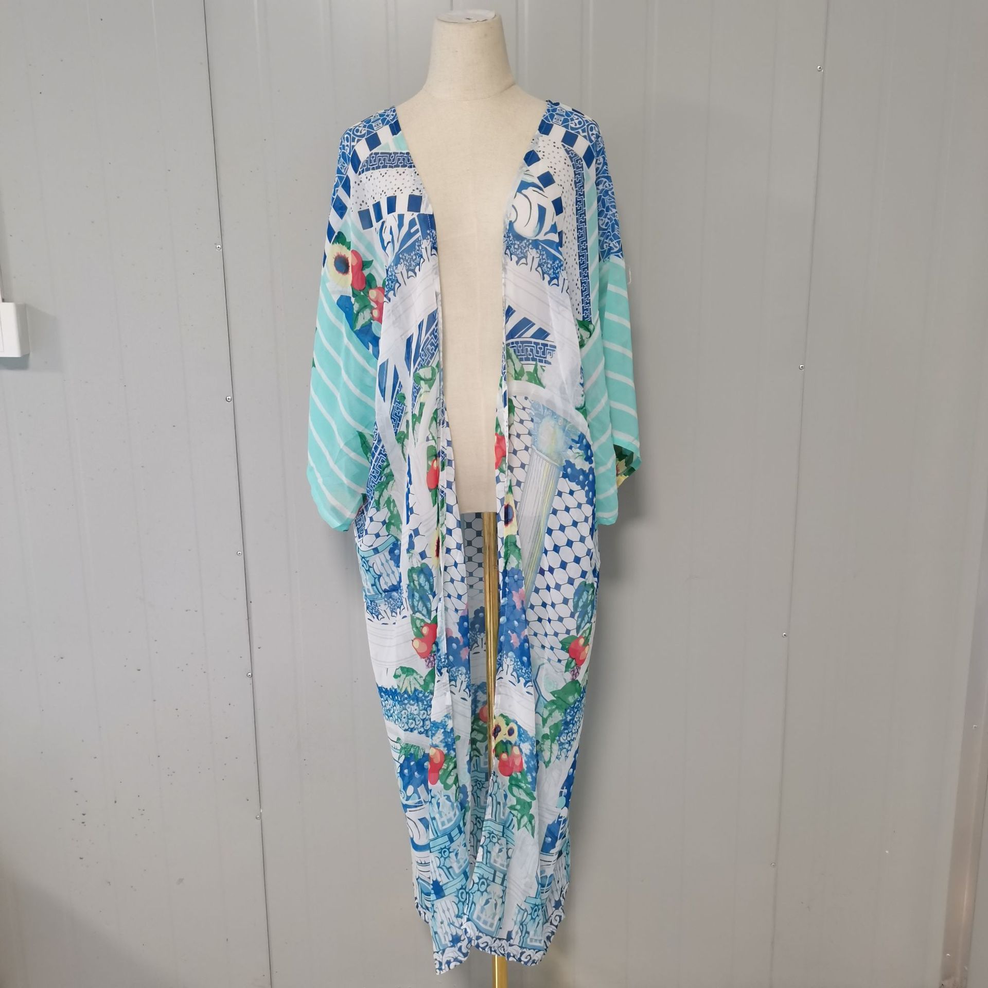 Blusa de playa europea y americana gasa impresa suelta vacaciones protector solar cardigan bikini blusa traje de baño chaqueta XF11