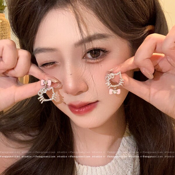 Cute earrings with bow