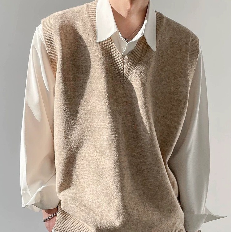 Autumn Korean-style loose-fitting knitted sleeveless vest for men, trendy pullover V-neck sweater vest jacket Autumn Korean-style loose-fitting knitted sleeveless vest for men, trendy pullover V-neck sweater vest jacket