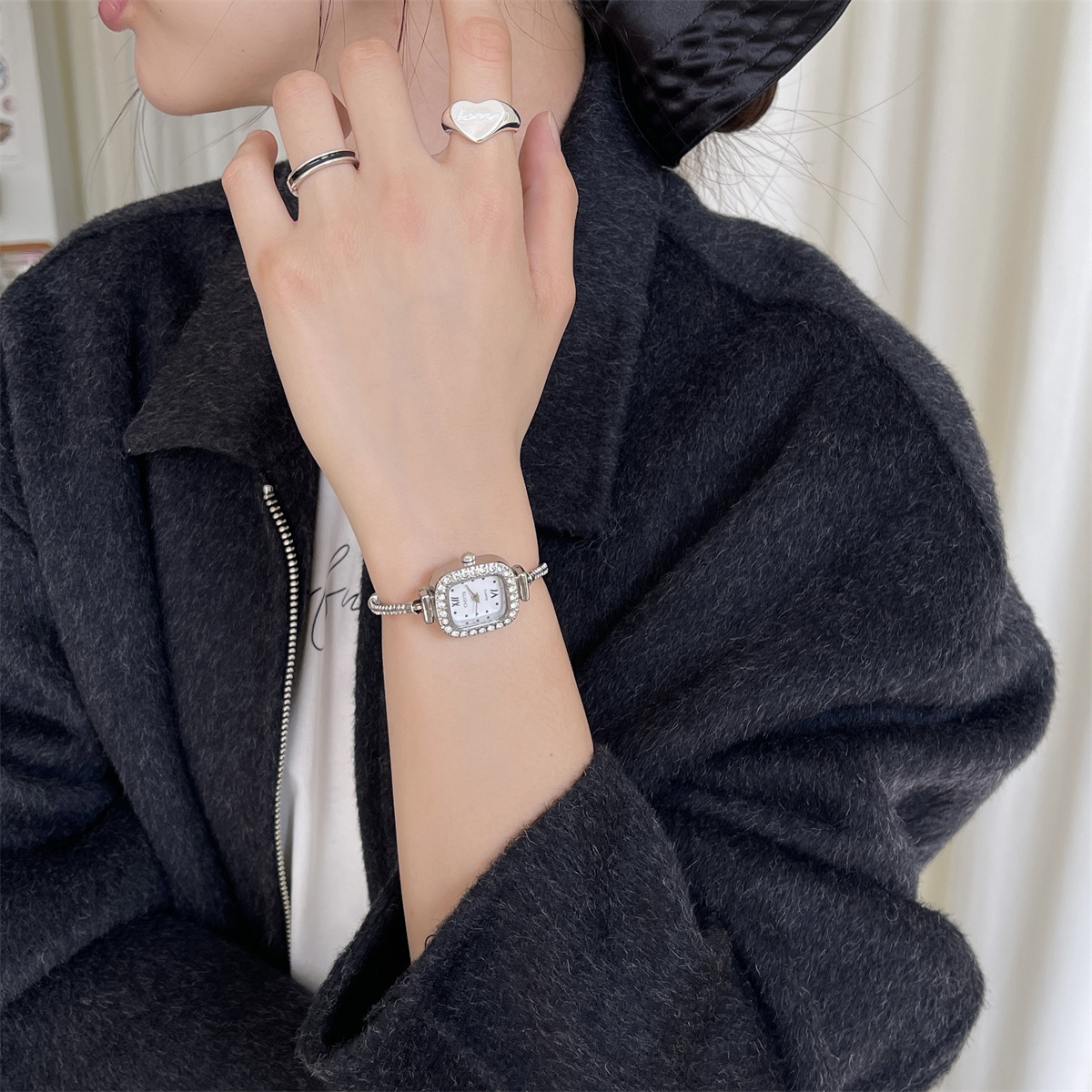 Classic Style Commute Solid Color Jewelry Buckle Quartz Watch display picture 16