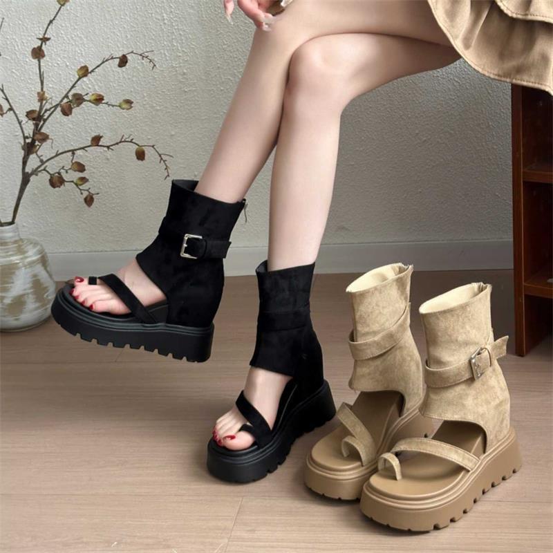 Red en línea aumentando la altura de la pendiente de talón de dedos de las sandalias romanas para mujeres 2026 nuevos pantalones de verano botas botas Martin botas cortas
