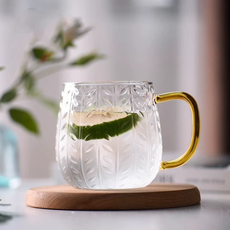 Glass transparent flavored tea, capacious tea cup, simple and elegant design