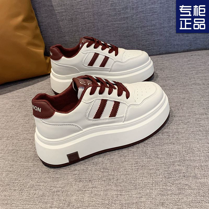 Толстая подошва четыре сезона маленькие белые туфли для женщин 2025 новый горячий весенний стиль универсальные Angora красный маленький sponge cake обувь