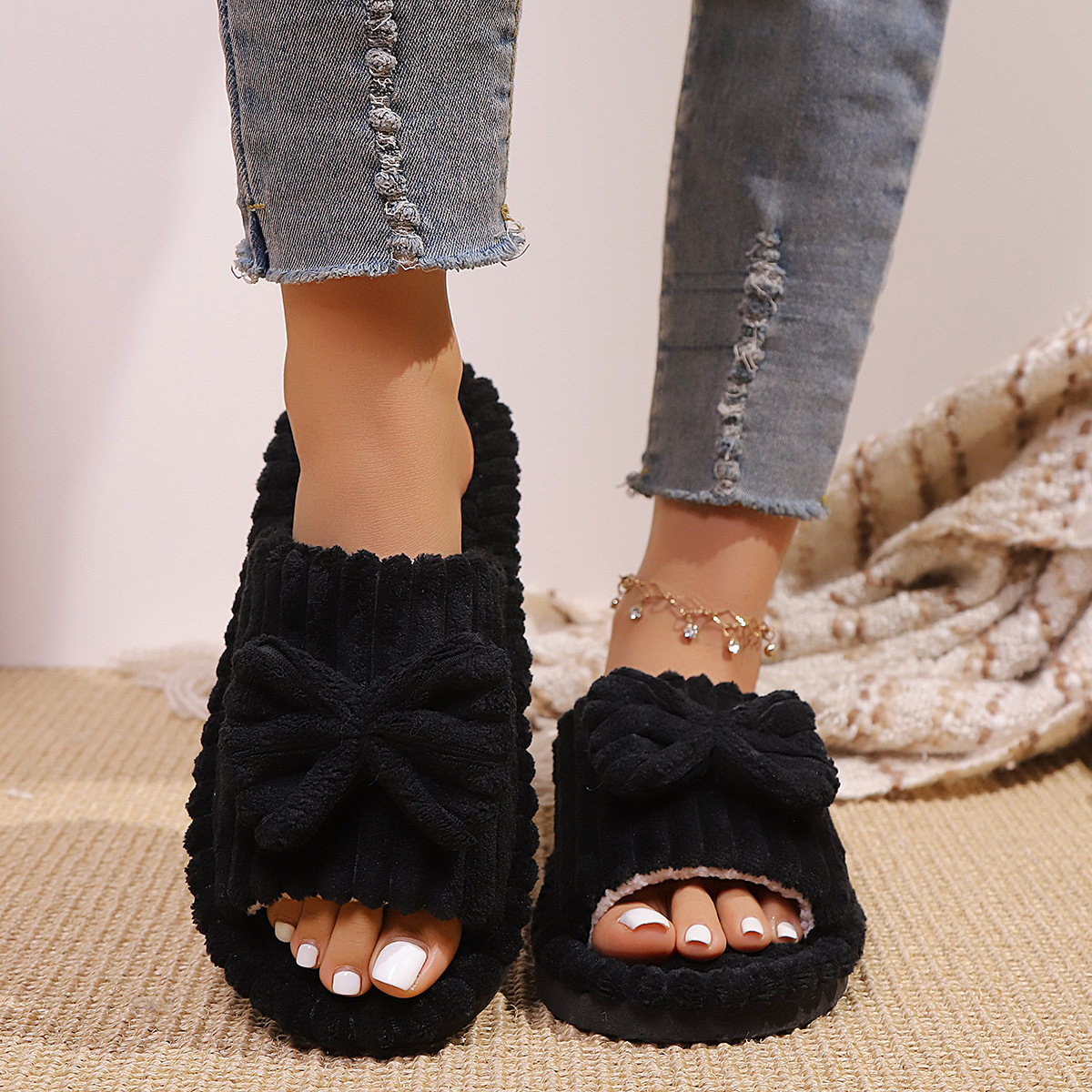 Zapatillas transfronterizas de abertura de lana para mujeres otoño y invierno para usar cómodas zapatos de algodón peludo en interiores