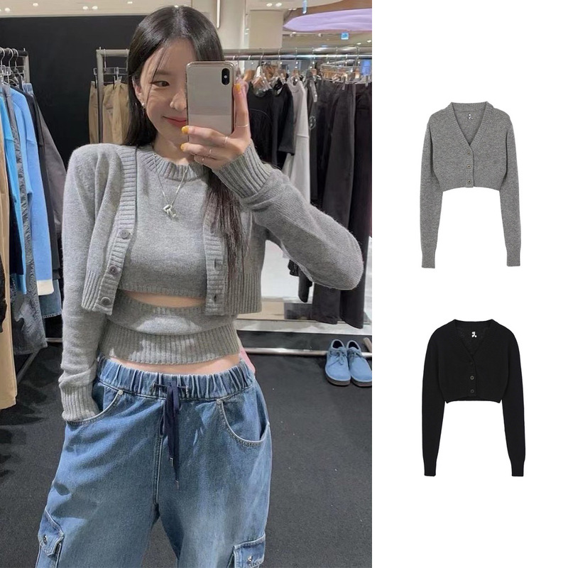 [Clearout No Returns or Exchanges] Korean High Waist Hot Girl Short Wool Knitted Cardigan Embroidered Logo Long Sleeve Short Outerwear