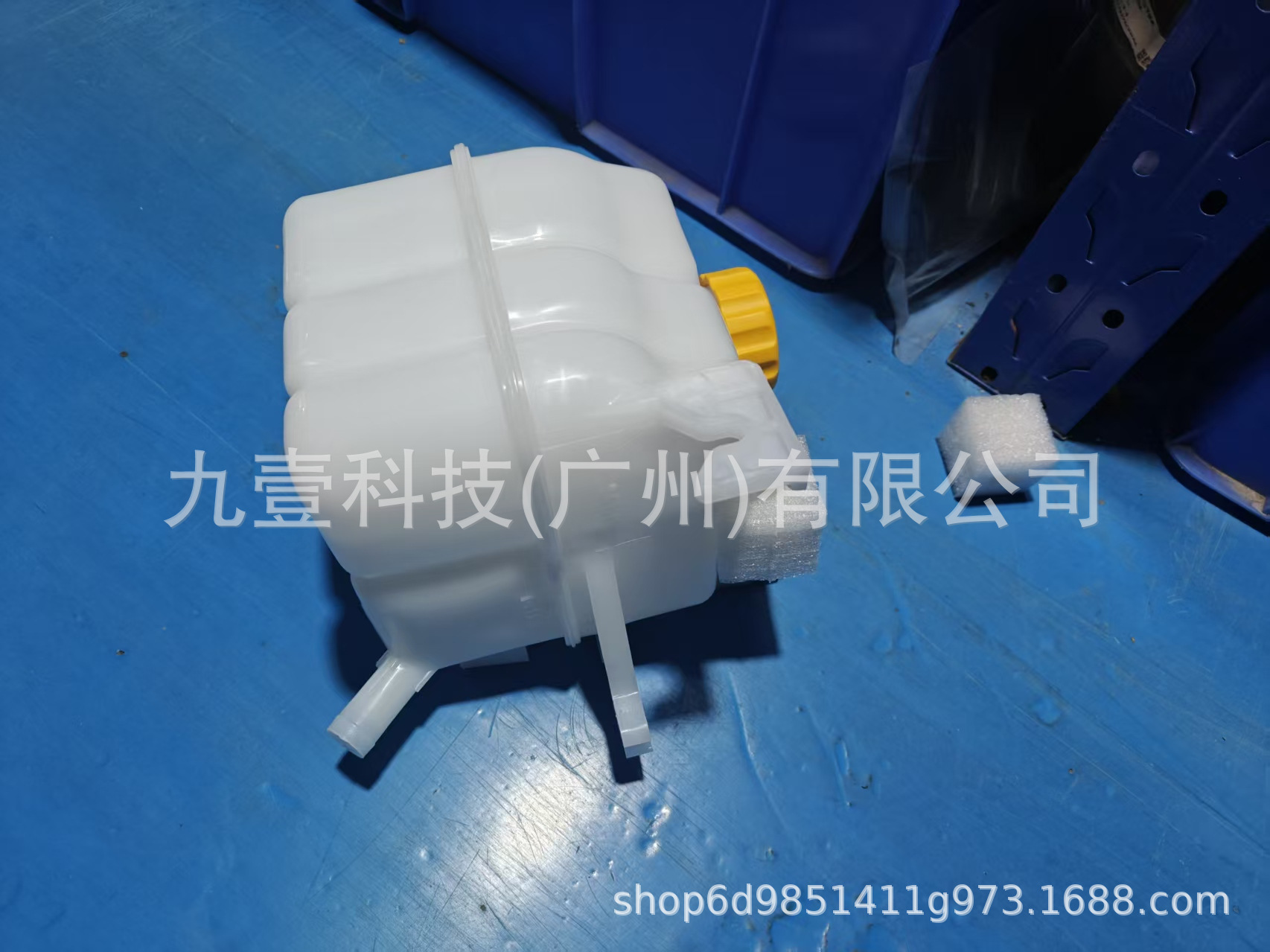 Suitable for Chevrolet CAPTIVA 2.0 auxiliary water tank with cover 96837836 95213455
