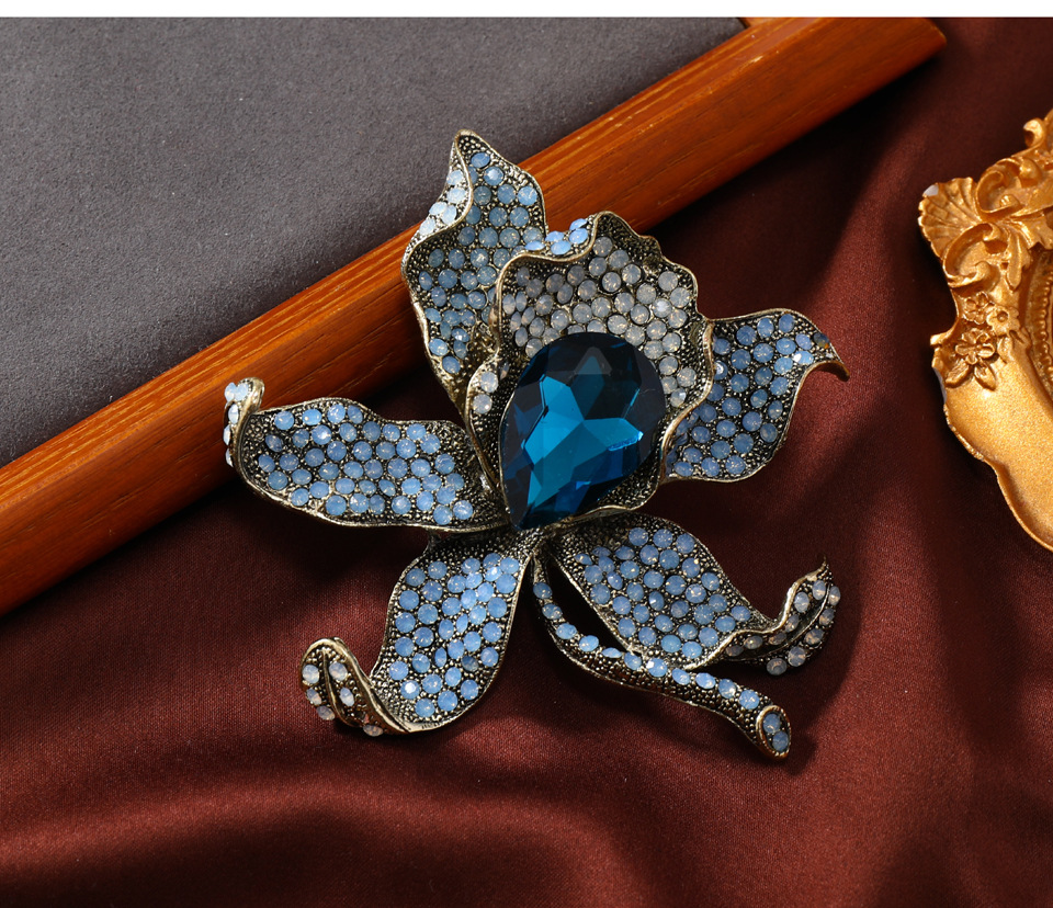 Retro Flower Alloy Unisex Brooches display picture 3