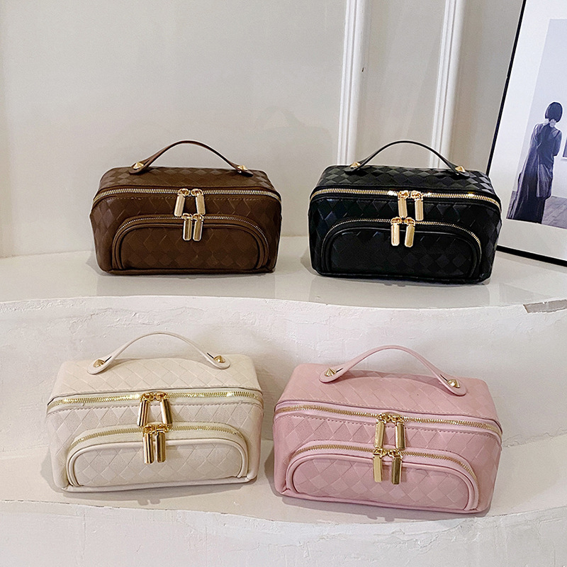 Nuevos bolsos de maquillaje transfronterizos pu-rango de nicho de moda de gran capacidad para mujeres bolsas de almacenamiento portátiles de viajes en línea bolsa de lavado roja