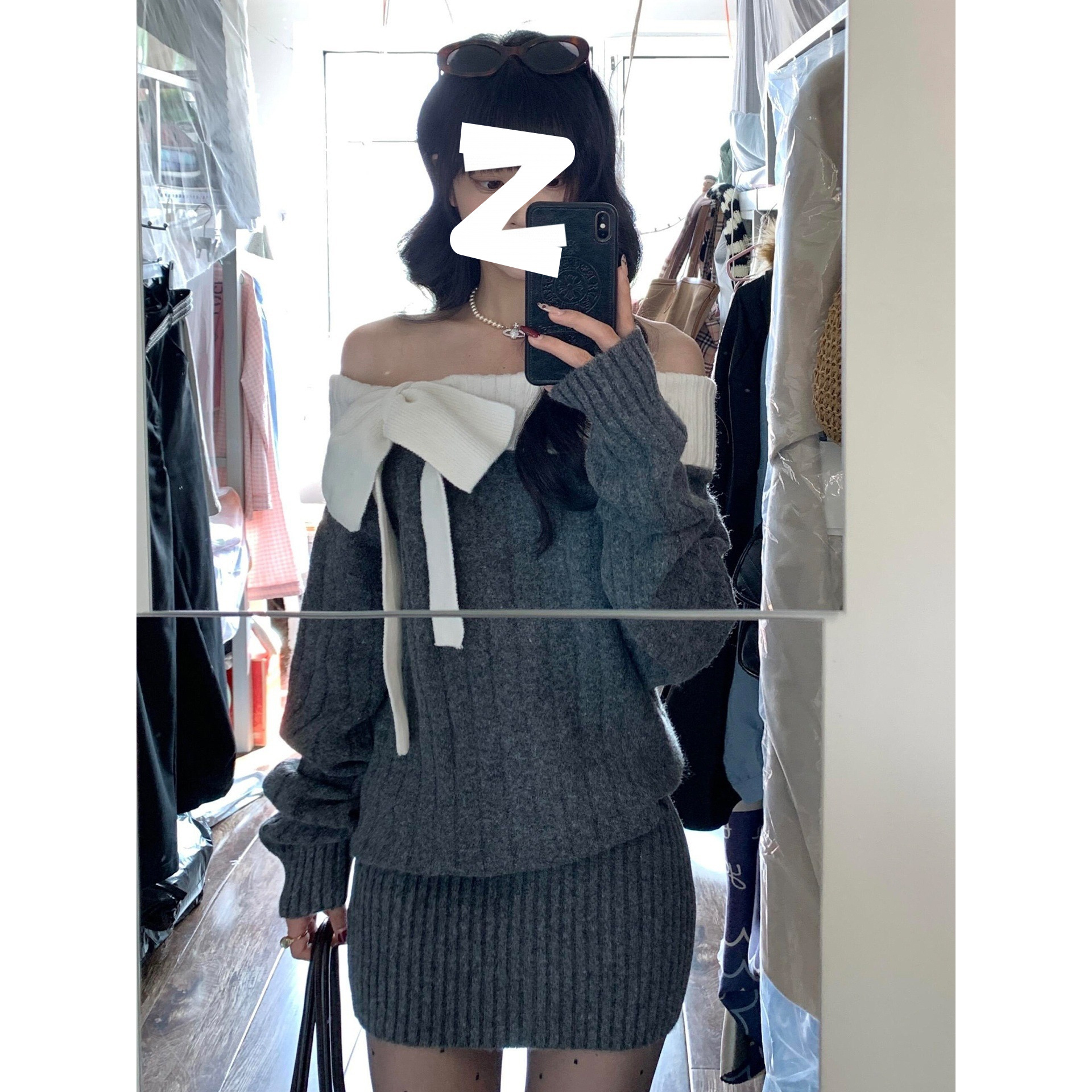 秋冬季2025新款巨好看气质包臀短裙一字肩灰色针织毛衣连衣裙子女